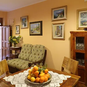 casa-antico-borgo-cuseni.taorminaitalyhotels.com/